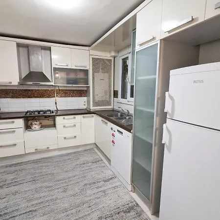 Chic & Large 3-bedroom Flat In Sisli *