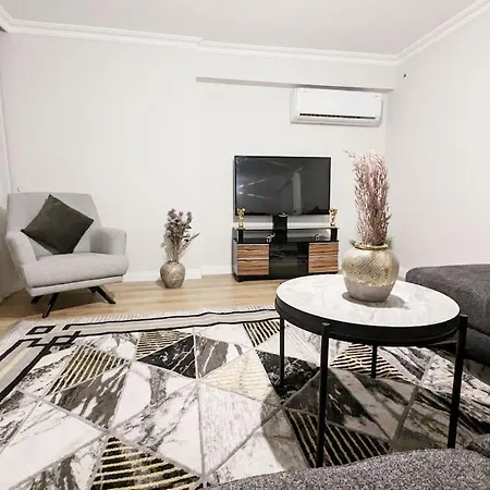 Appartamento Chic & Large 3-bedroom Flat In Sisli Provincia di Istanbul
