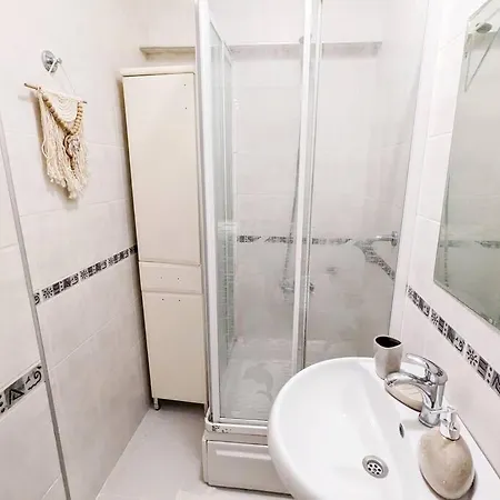 Chic & Large 3-bedroom Flat In Sisli