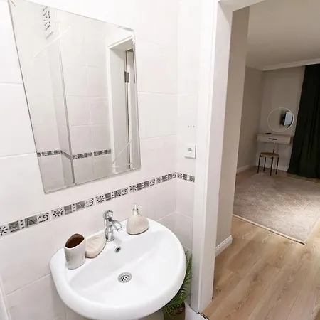Chic & Large 3-bedroom Flat In Sisli *